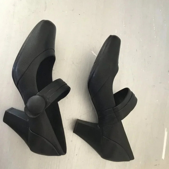 Clarks Bendable Black leather rounded toe Mary-Jane heels Pump Sz 7 M - Picture 3 of 8